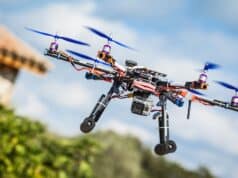 Maxidrone présente son drone aux étudiants de la Licence professionnelle viticulture-œnologie Maxidrone présente son drone aux étudiants de la Licence professionnelle viticulture-œnologie