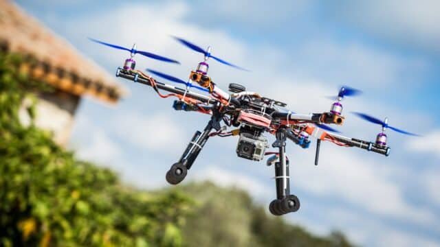 Maxidrone présente son drone aux étudiants de la Licence professionnelle viticulture-œnologie